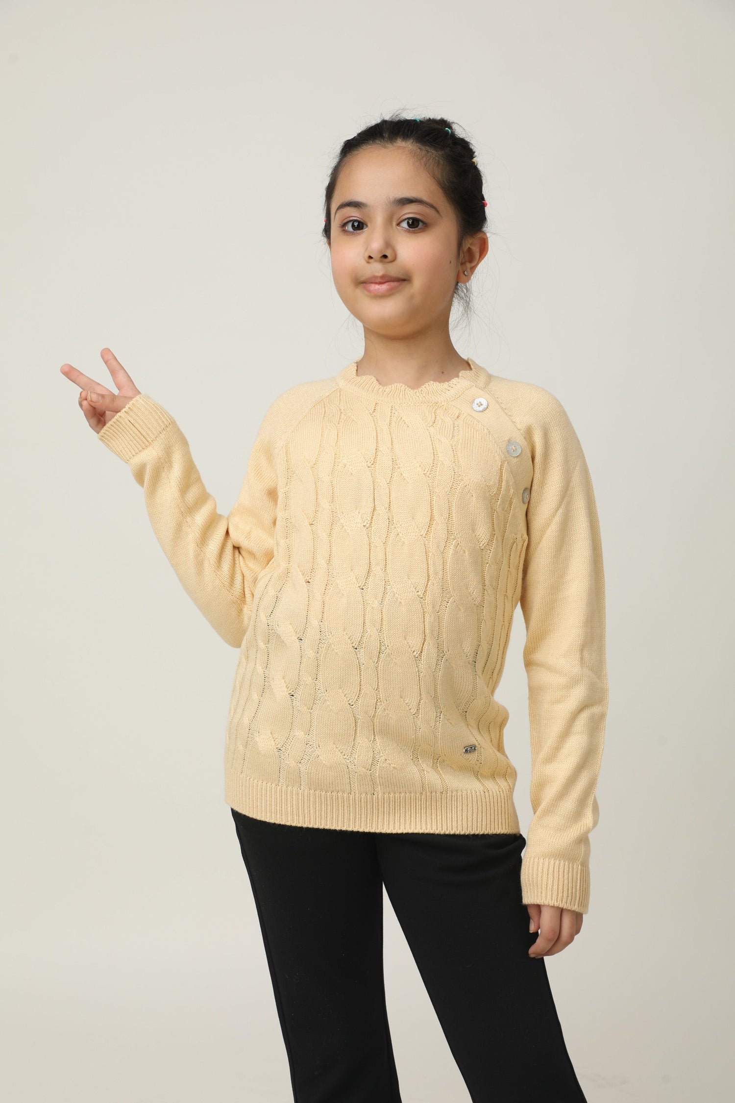 Kids Girls Full Sleeves Scalloping Neck Sweater with Glitter Plastic Button Detailing